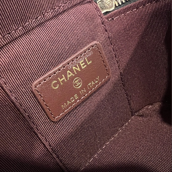 NWT! 🖤22C CHANEL Black Mini Square Vanity Grained Gold HW Chain Bag - Picture 8 of 8